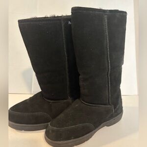 Women's Black Bearpaw Suede slip on boots size 10